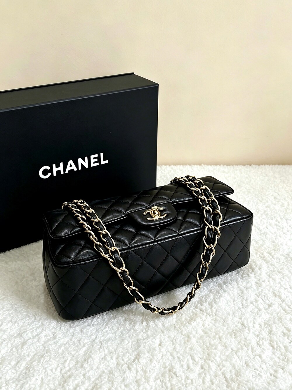 Chanel Black Quilted Classic Flap Bag with Gold Hardware - Picture 5 of 6